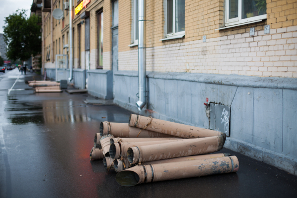 В Петербурге придумали способ борьбы с наледью при помощи водосточных труб
