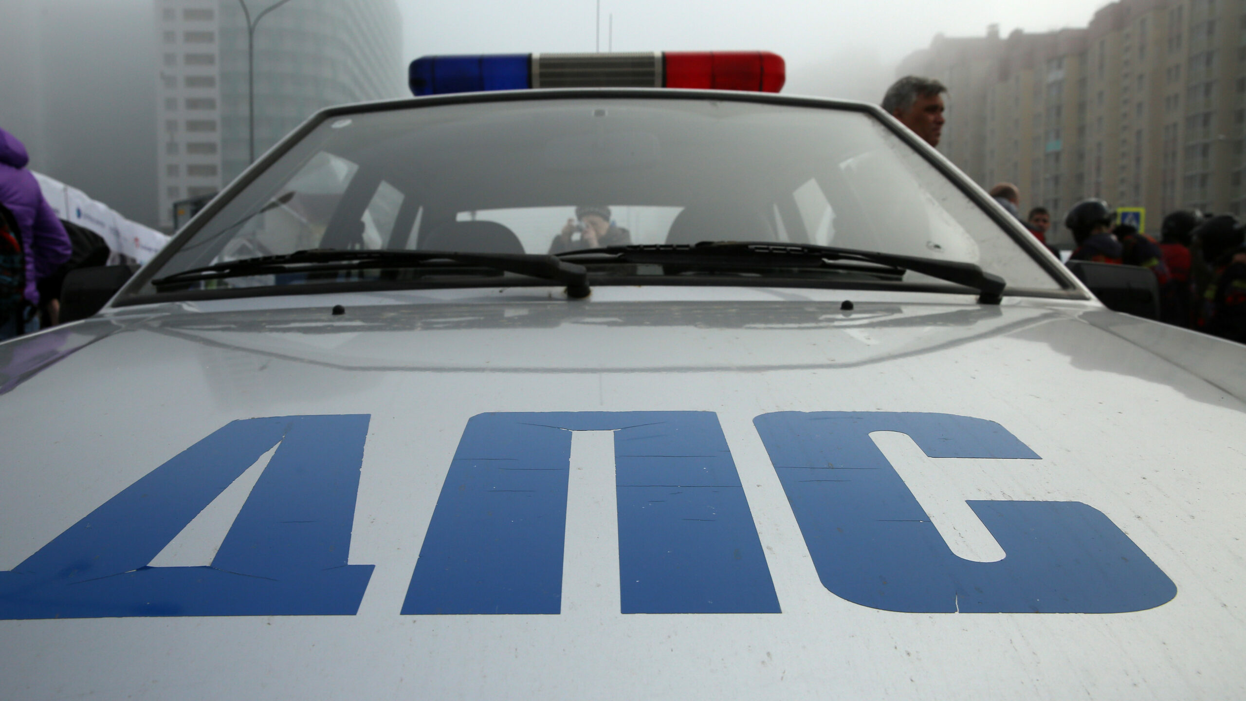 На проспекте Испытателей пьяный водитель Maybach с архивными номерами пытался за 2 тыс. рублей откупиться от полиции