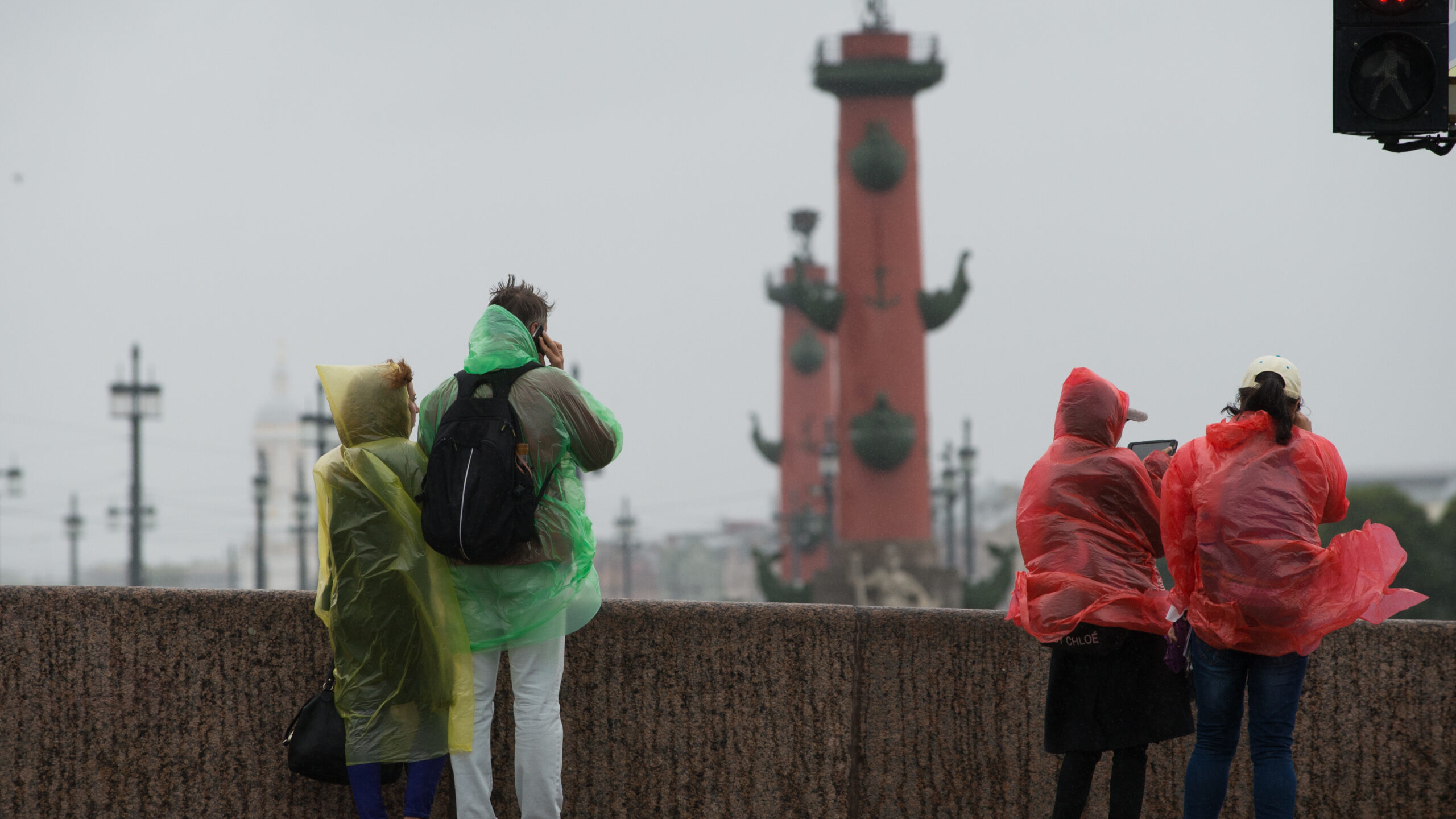В Петербурге сохранится облачная погода с осадками и гололедица