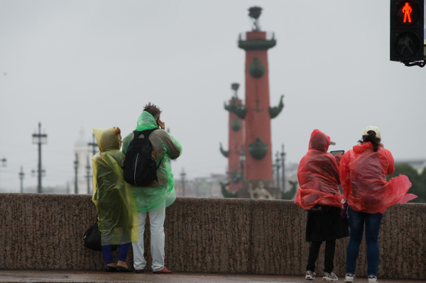 В Петербурге сохранится облачная погода с осадками и гололедица