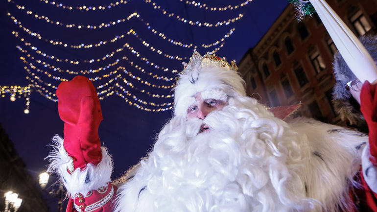 Петербуржцам рассказали о зарплате Деда Мороза