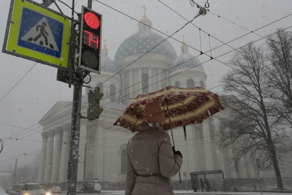 Мокрый снег и изморозь: в Петербурге опять объявили «желтый» уровень погодной опасности