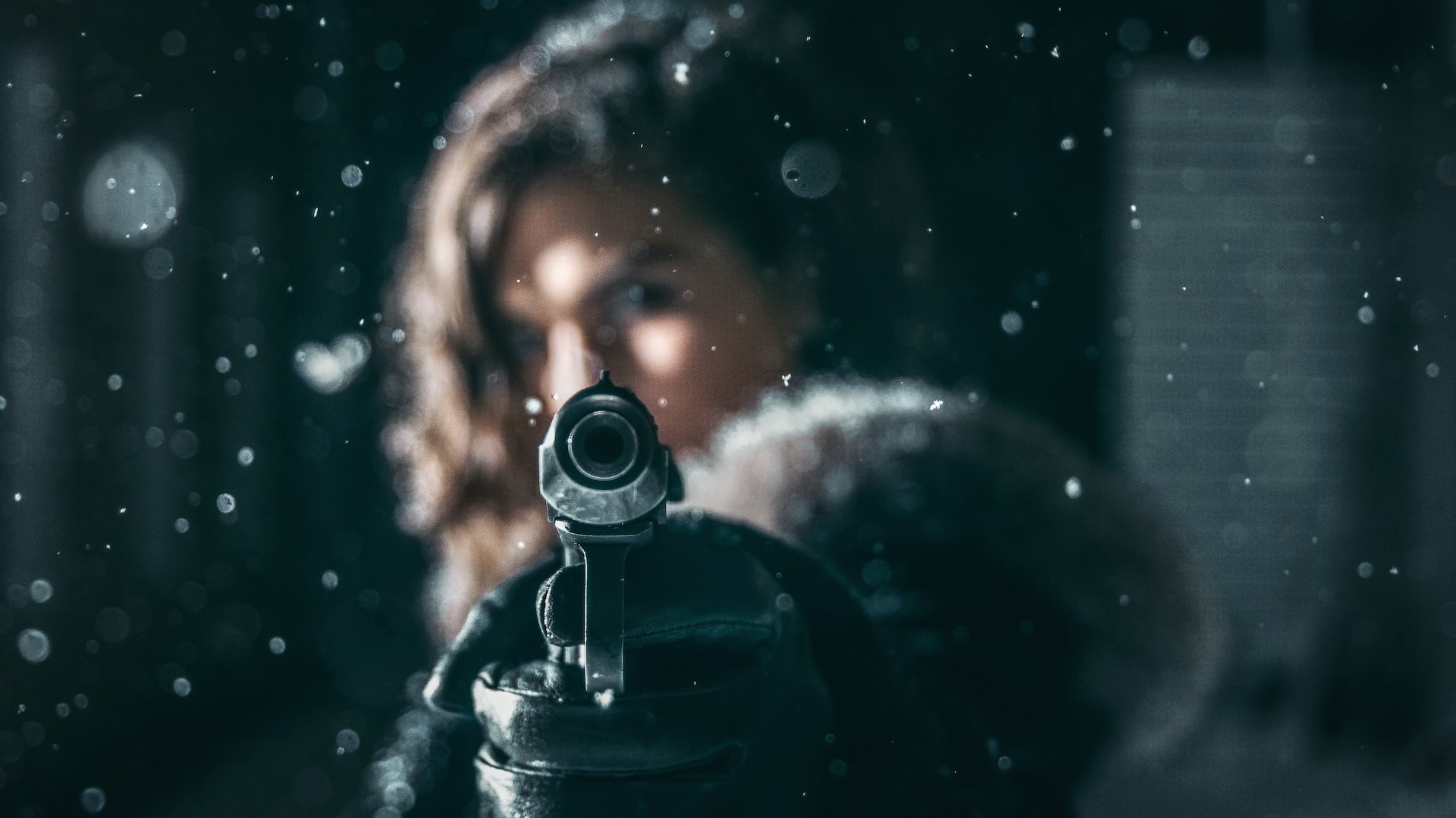 В Петербурге бабушка с заряженным пистолетом устроила сотрудникам автовокзала «веселую» смену
