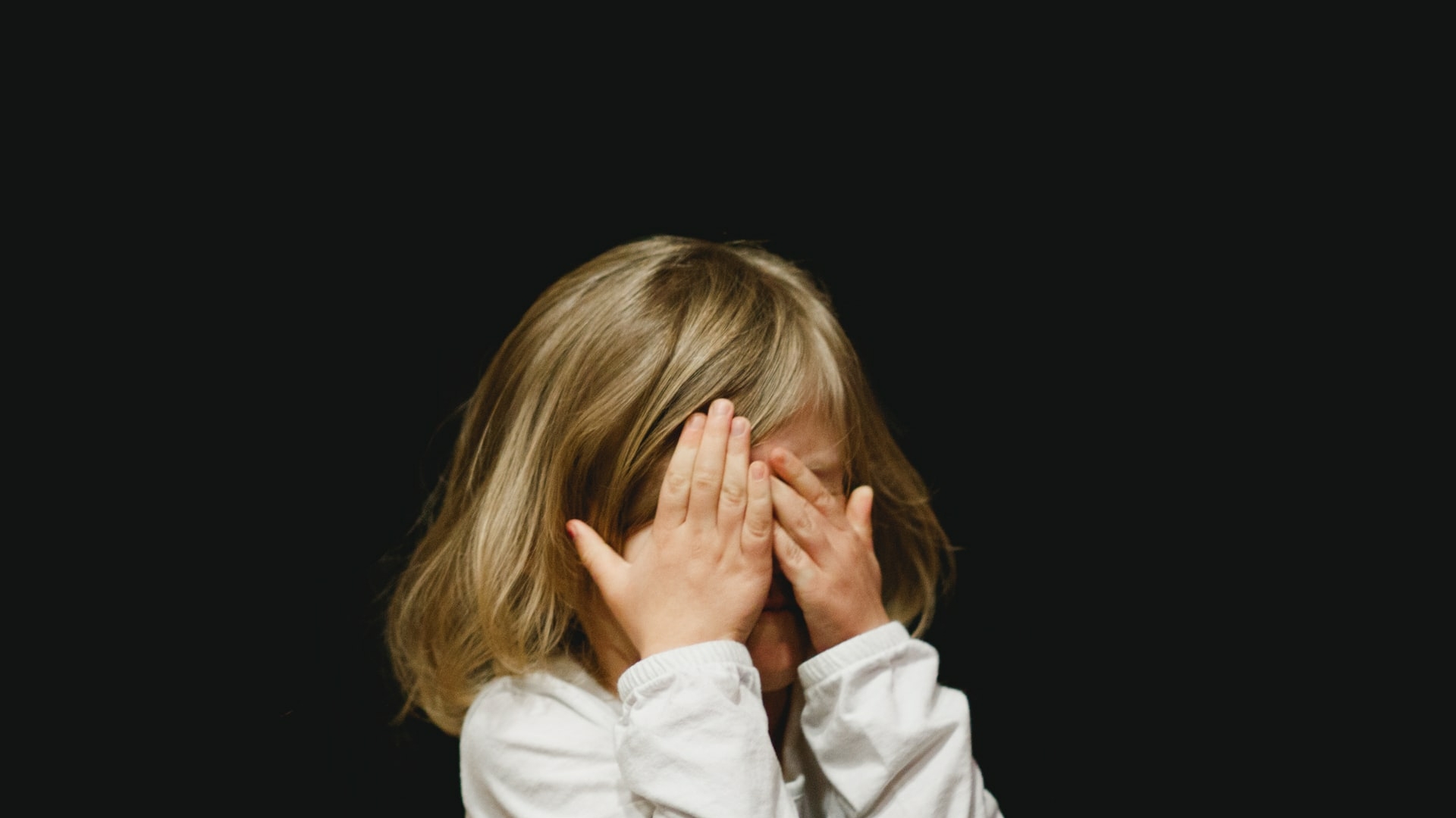 Нужна поддержка всех: психолог рассказала, как уберечь психику ребенка при разводе