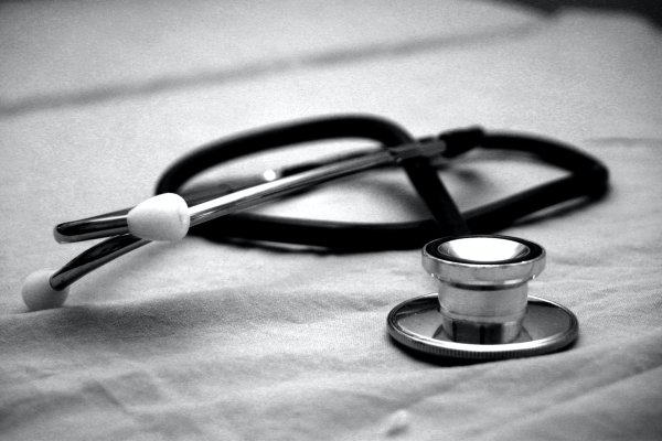 Петербургские чиновники заявили о 100 тыс. рублей средней зарплаты врачей городских поликлиник