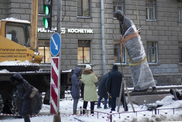 На улице Декабристов возводят памятник Александру Блоку