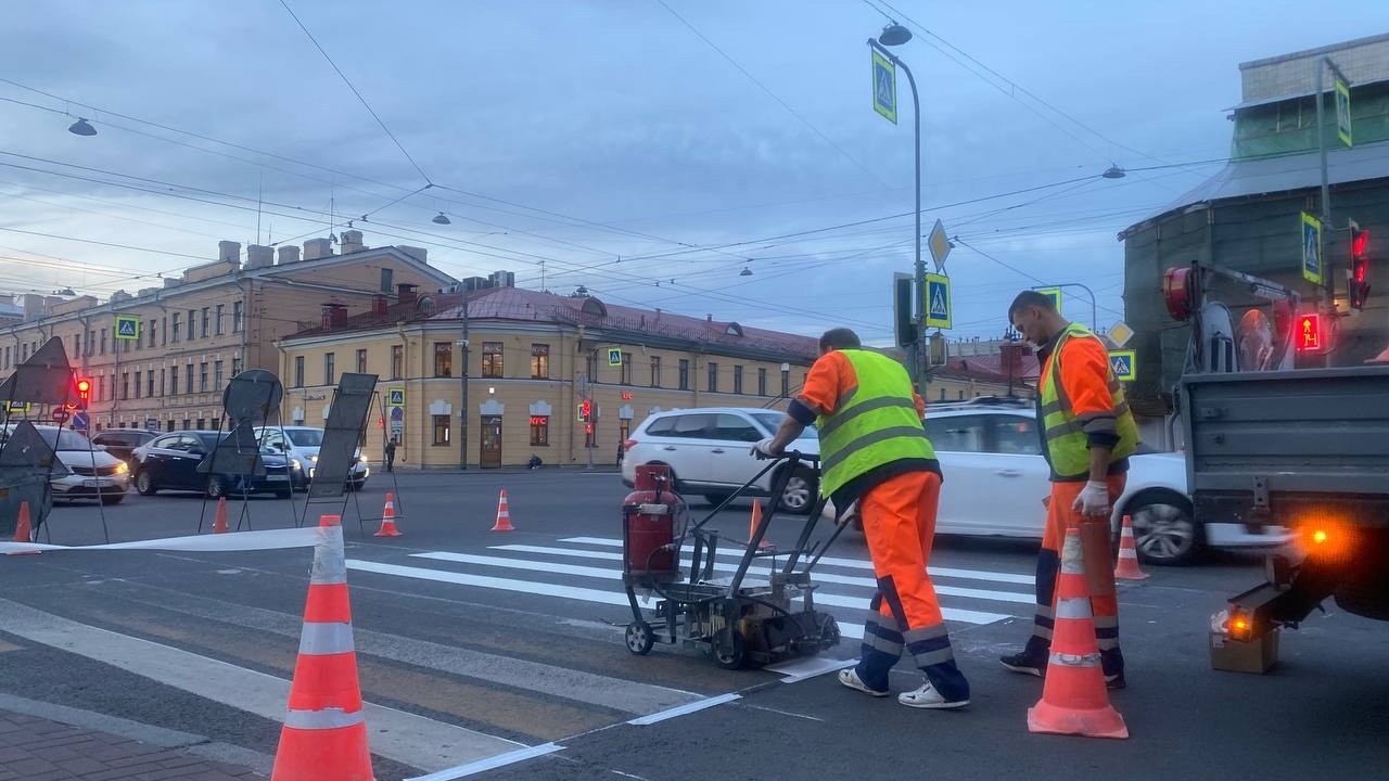 На улицы и дороги Петербурга в 2022 году нанесли более 800 тыс. кв. метров разметки