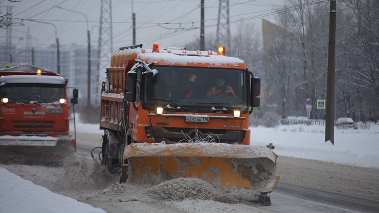 В Петербурге общественный транспорт усилил работу из-за погодных трудностей