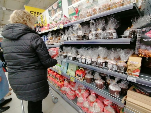 Россияне стали меньше тратить на продукты, алкоголь и лекарства