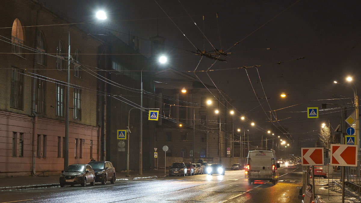 На улице Профессора Качалова обновили уличное освещение