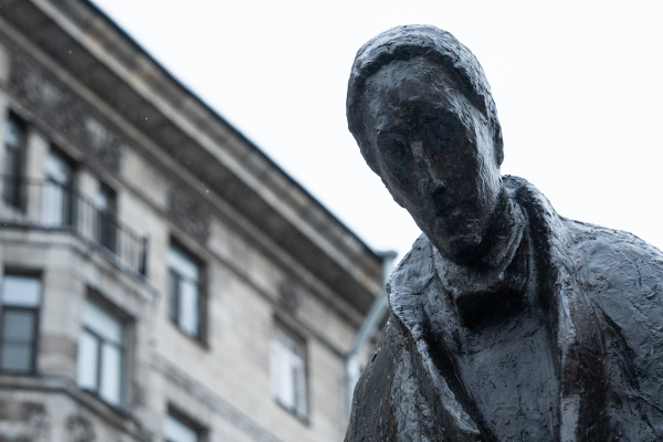 В Петербурге на улице Декабристов состоялось официальное открытие памятника Александру Блоку