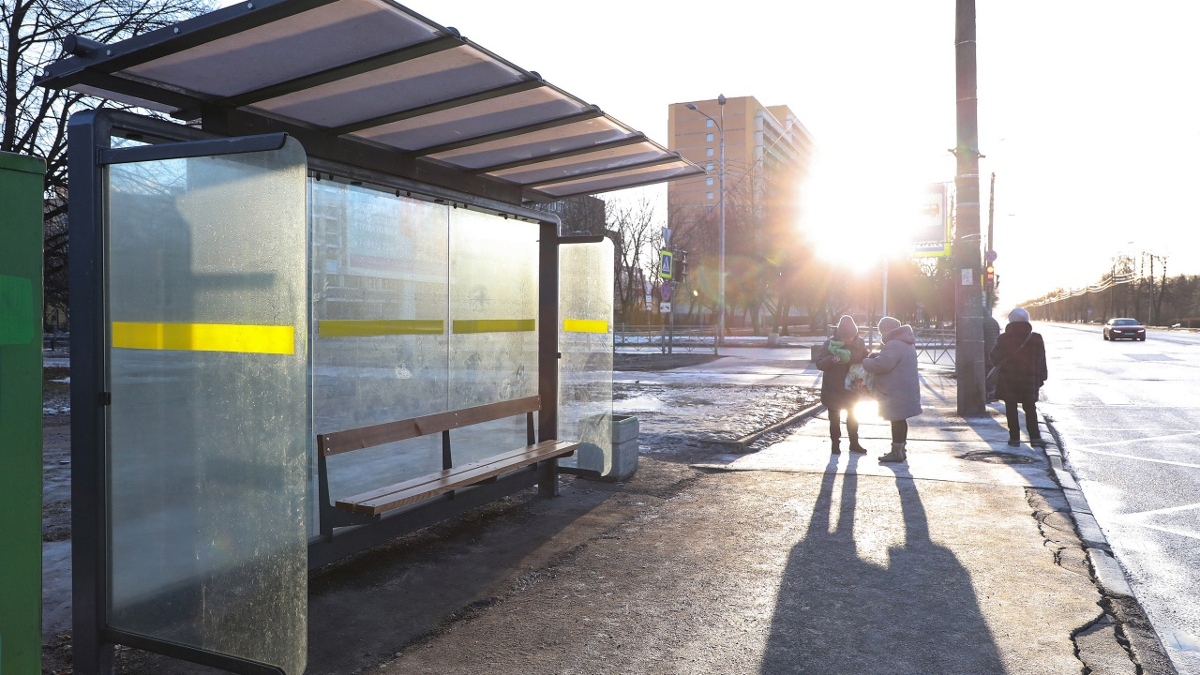 В Петербурге в 2023 году поставят более 800  улучшенных остановок общественного транспорта