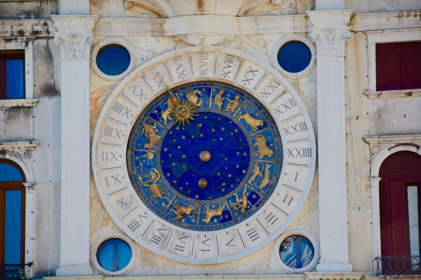 Шаг в будущее: астролог дала прогноз на февраль для всех знаков Зодиака