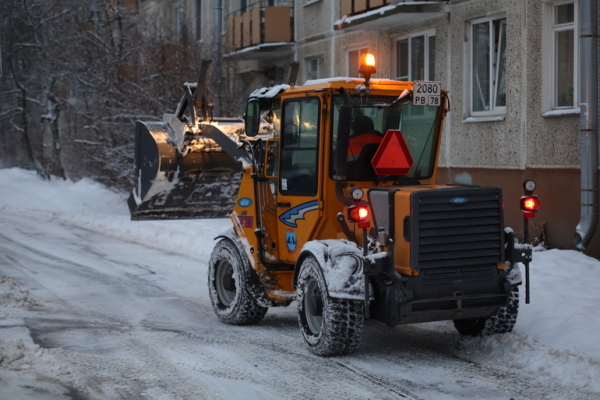 Колесов рассказал петербуржцам, что их ждет еще больше снега