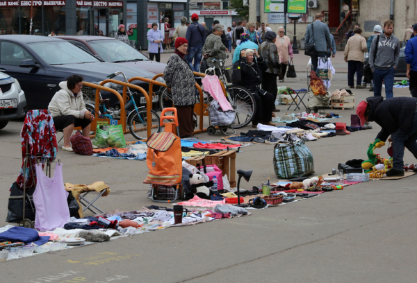 Большая жизнь малого бизнеса: в Санкт-Петербурге снова и снова продолжают борьбу с незаконной уличной торговлей