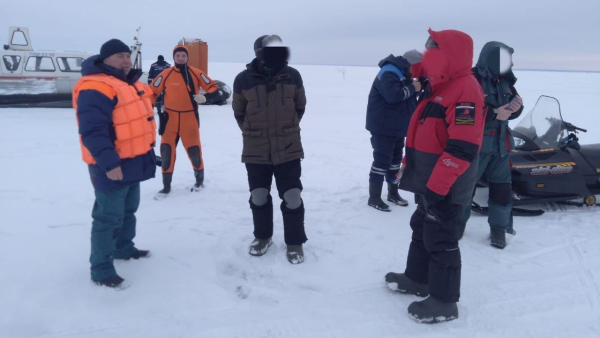Спасатели Новой Ладоги напомнили рыбакам об опасности выхода на лед