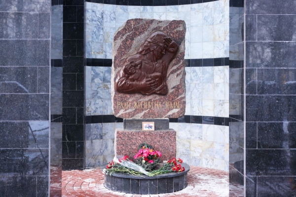 На Серафимовском кладбище почтили память погибших при исполнении служебного долга пожарных