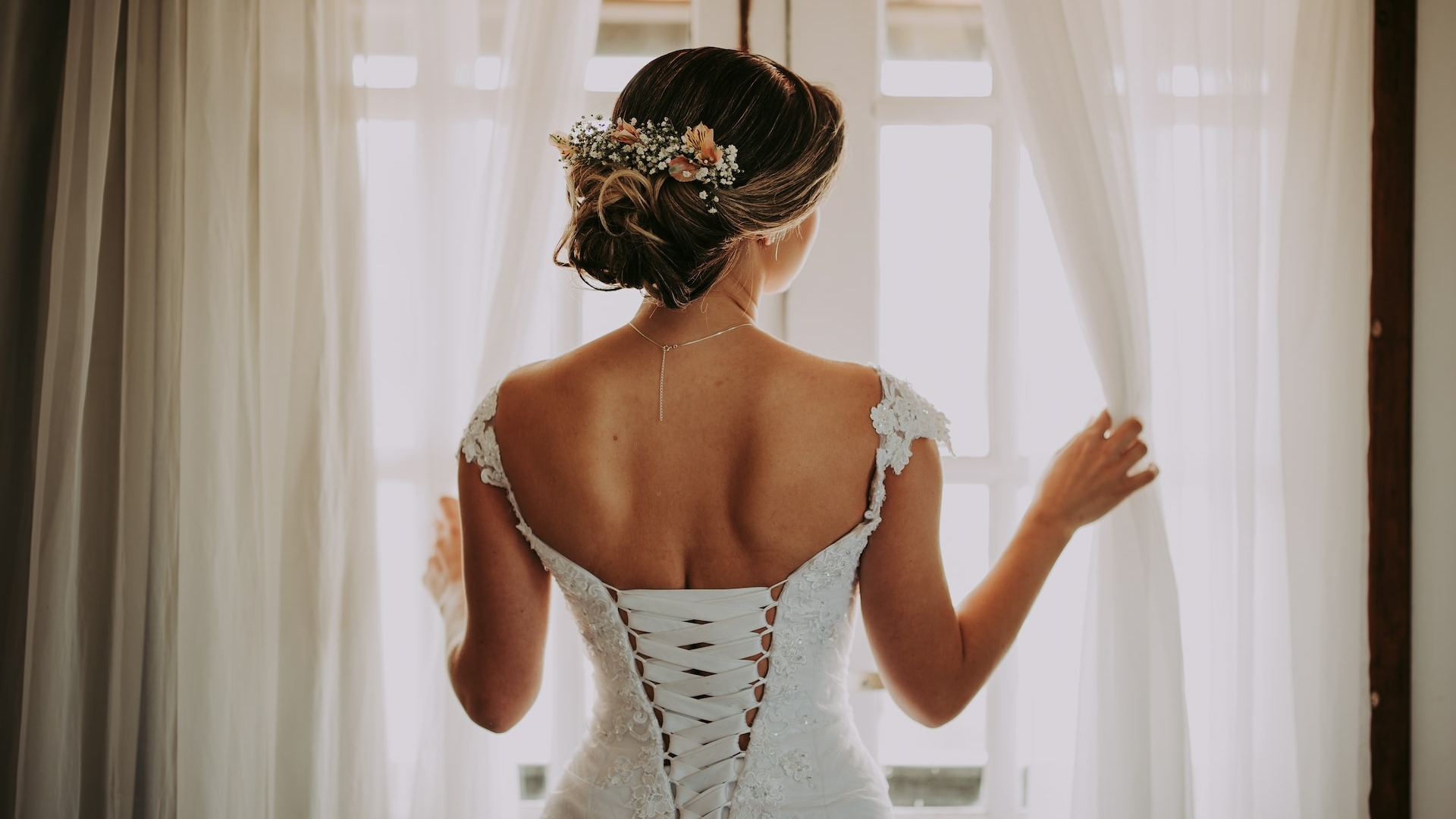 Петербургская невеста через суд требует разобраться с серийными похитителями свадебных платьев