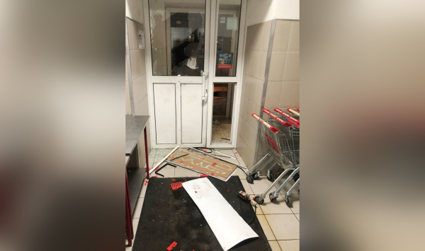Росгвардейцы скрутили мигранта, устроившего погром в магазине на Дудко