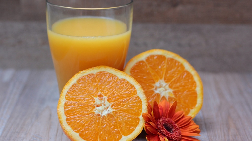 Петербуржцев предупредили о вреде апельсинового сока