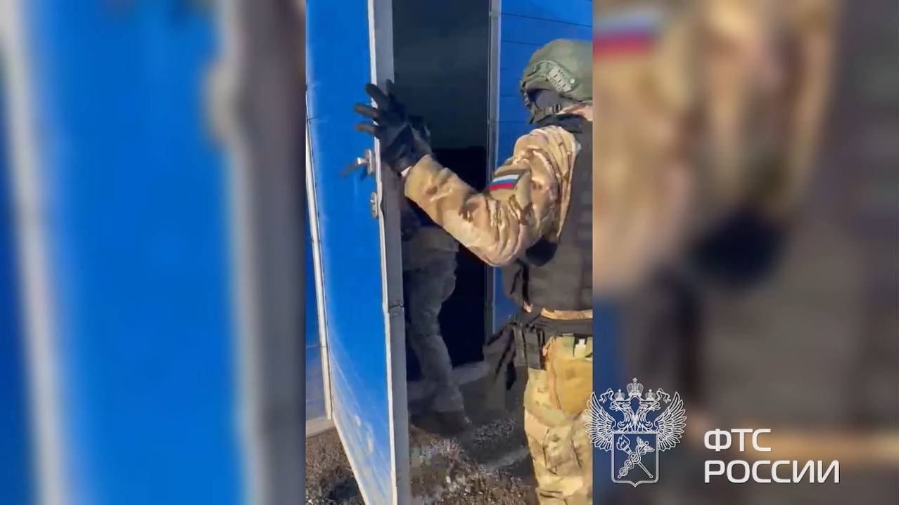 Петербургские таможенники обнаружили 800 кг наркотиков в грузовом автомобиле