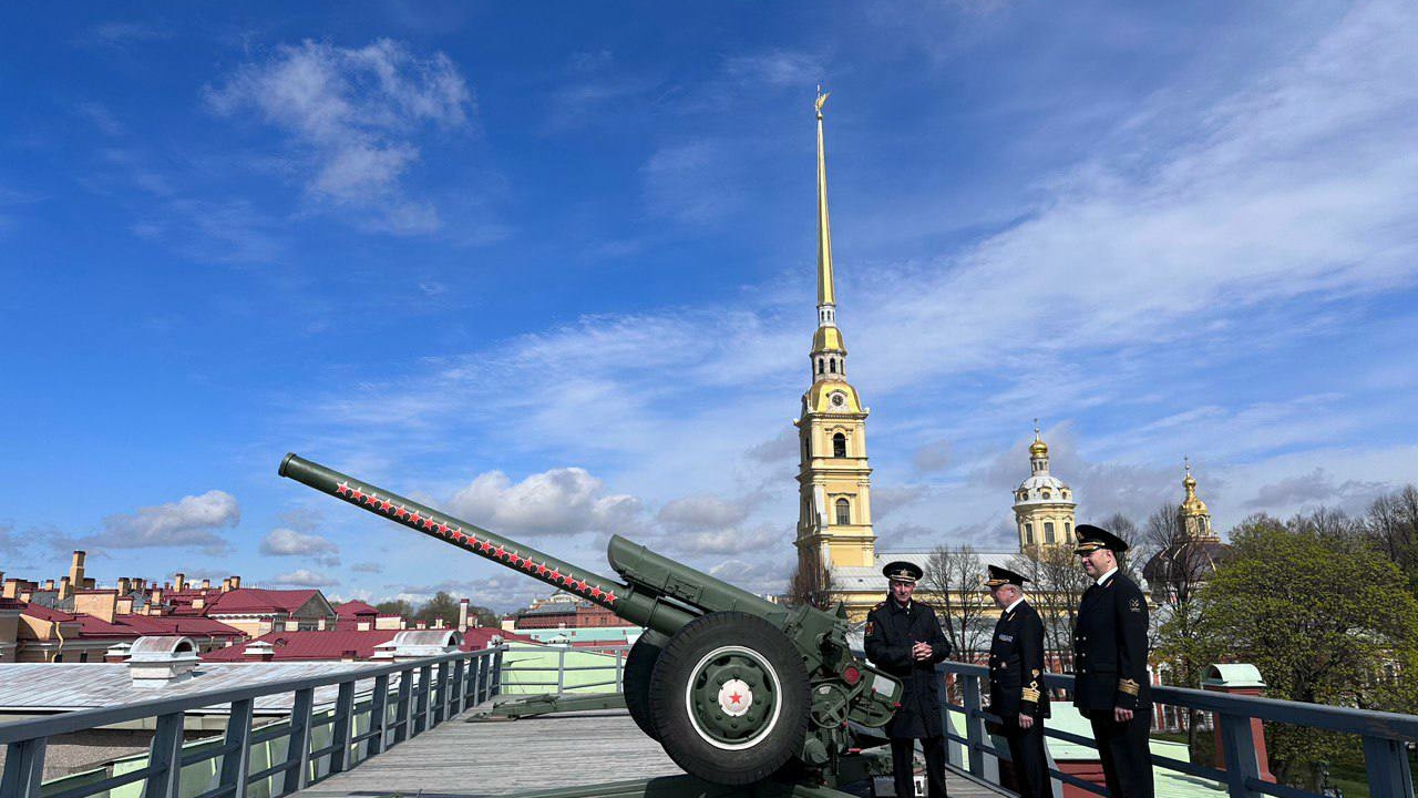 В Петербурге возобновили традицию начинать сезон навигации с выстрела с Петропавловки