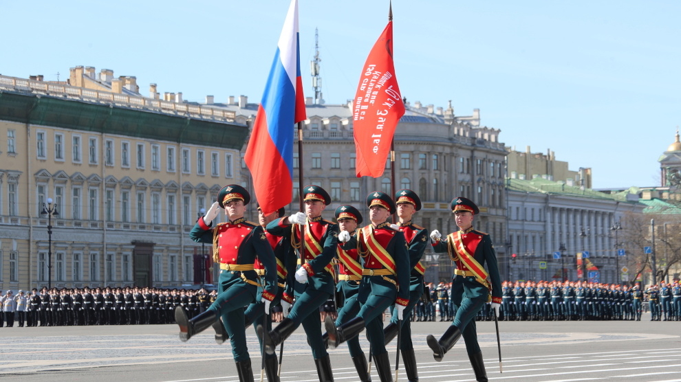 Парад Победы в Петербурге прошел на Дворцовой площади