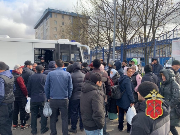 Петербургская полиция провела рейды на нелегальных мигрантов