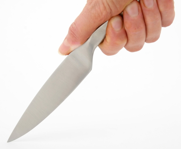 В Ленобласти пьяная врач Онкологического центра всадила нож в грудь своего сожителя