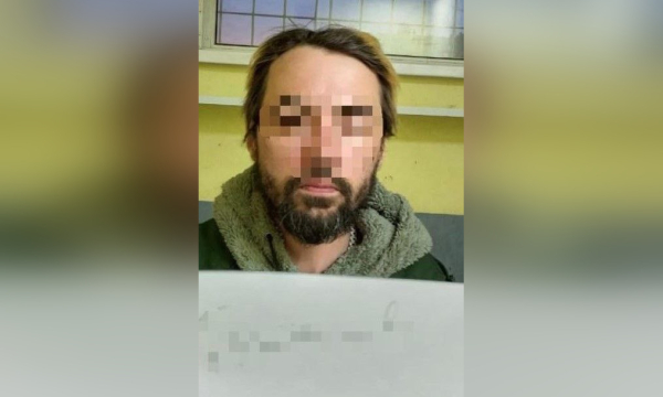 В Петербурге мужчина разбил витрину заправки и отправился в психбольницу