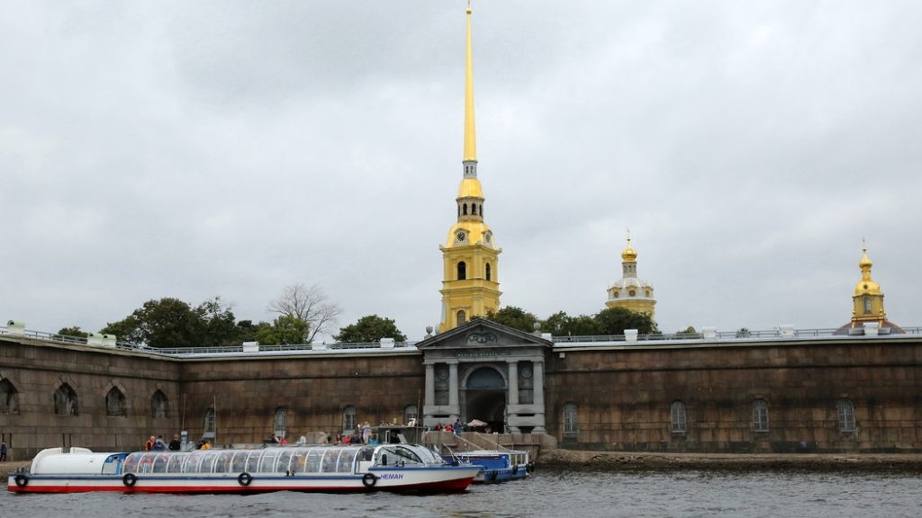 Петербург продолжает привлекать туристов как для длительных, так для коротких поездок