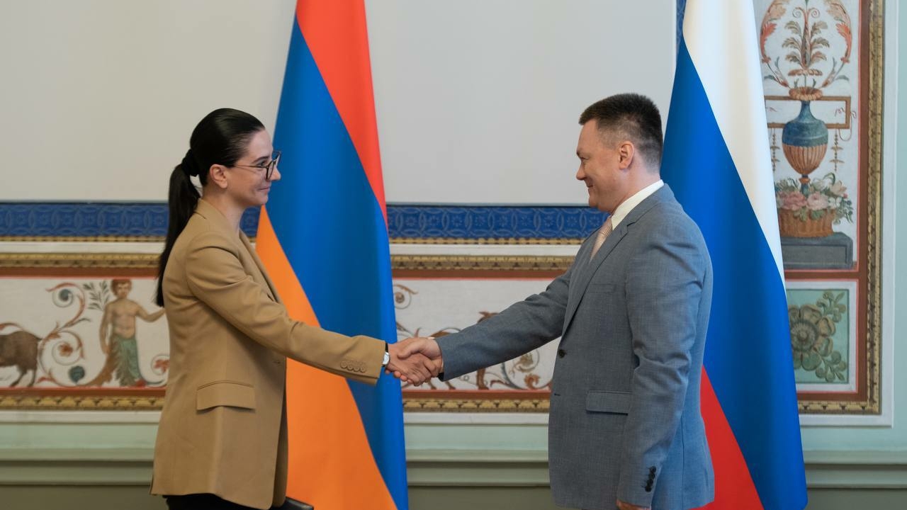В Петербурге на полях ПМЭФ-2023 состоялась встреча Генпрокуроров России и Армении