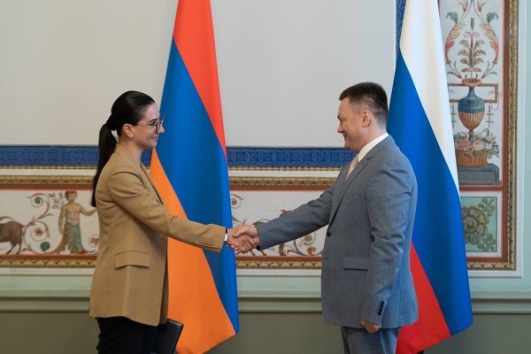 В Петербурге на полях ПМЭФ-2023 состоялась встреча Генпрокуроров России и Армении