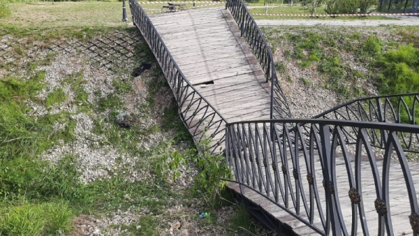 В Ленобласти возбудили уголовное дело из-за трагичной смерти человека на пешеходном мосту