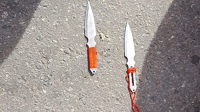 Петербургские росгвардейцы скрутили агрессивного «метателя» ножей возле торгового центра
