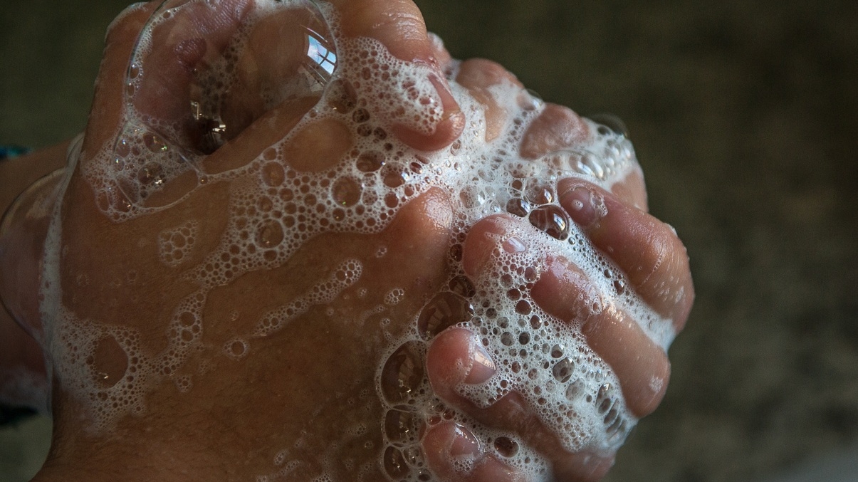 Вирус грязных рук: петербуржцам рассказали про опасность гепатита А