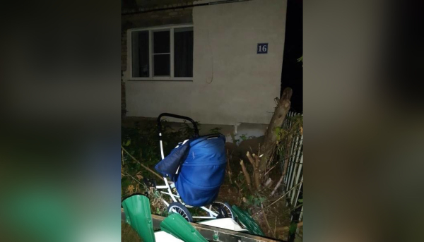 Изрядно выпивший водитель в Мордовии снес женщину и ребенка в коляске