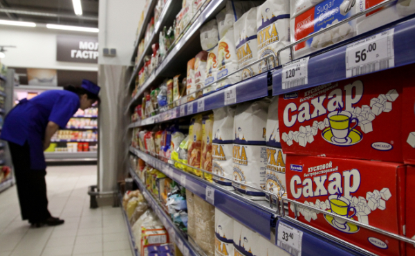 Российская молодежь ограничила себя в продуктах, но платить меньше не стала