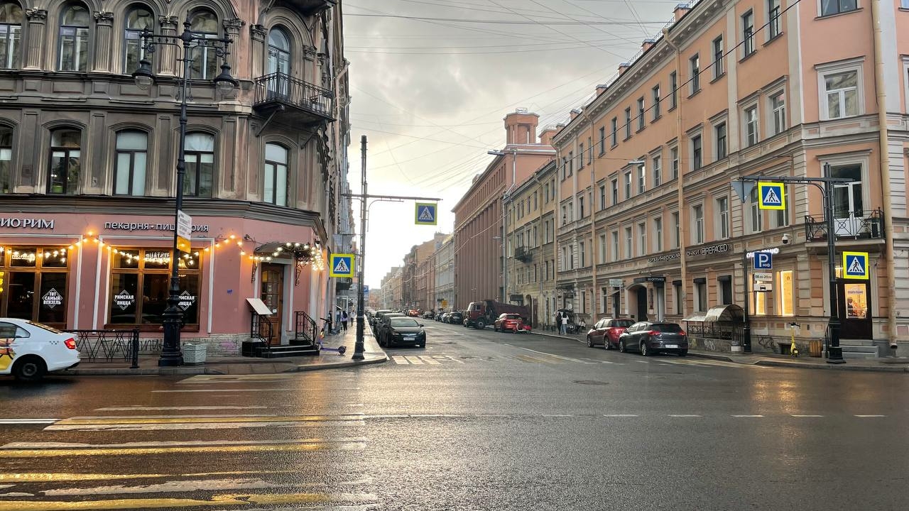 В четверг к Петербургу подберутся грозы, которые ограничат дневной прогрев