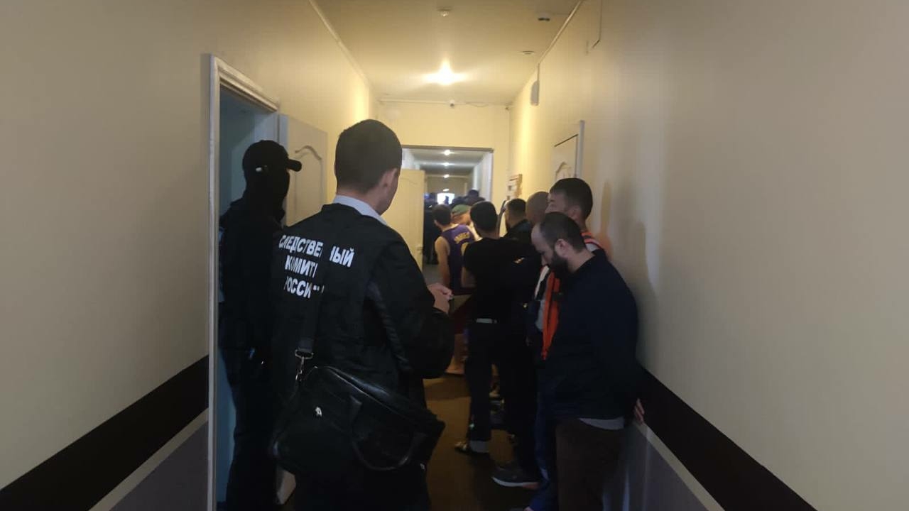 Правоохранители накрыли утром организаторов нелегальной миграции в Петербурге