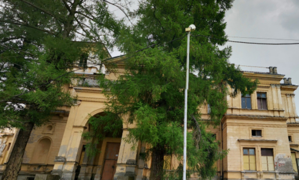 Усадьбу «Михайловка» под Петергофом предлагают арендаторам за рубль из-за плачевного состояния здания