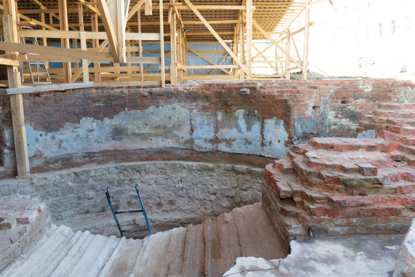Археологи откопали неизвестные подземные конструкции в центре Петербурга