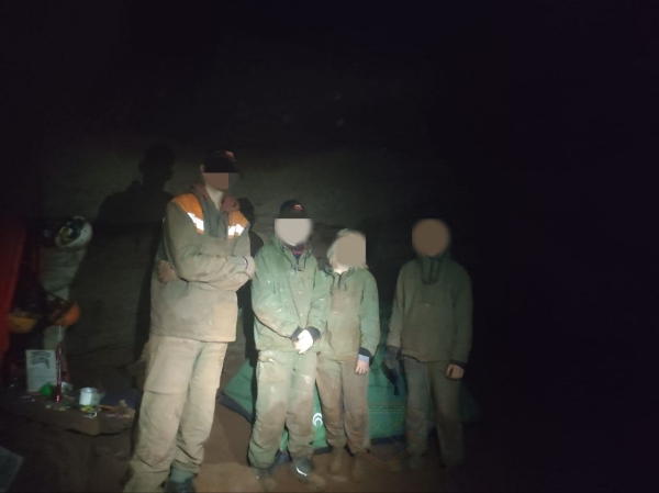 В Ленобласти спасатели вытащили молодых людей из Саблинских пещер