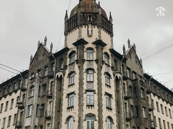 Бывший доходный дом товарищества в Адмиралтейском районе Петербурга признали памятником регионального значения