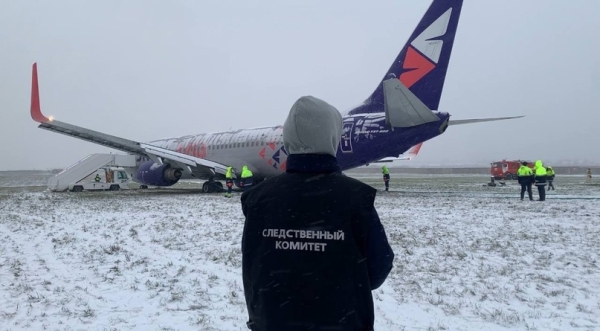 Самолет из Петербурга укатился за пределы посадочной зоны в Перми