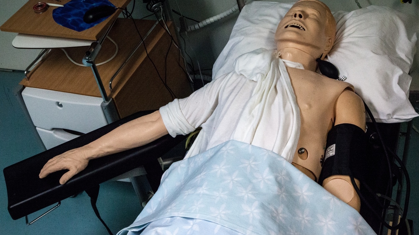Студенты-медики Петербурга начали обучение на умных роботах, чья реакция приближена к человеческой