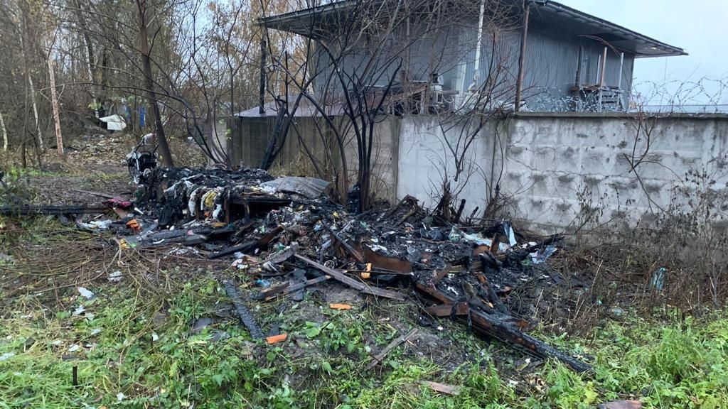 Петербуржцы сгорели заживо в хозпостройке на Екатерининском проспекте
