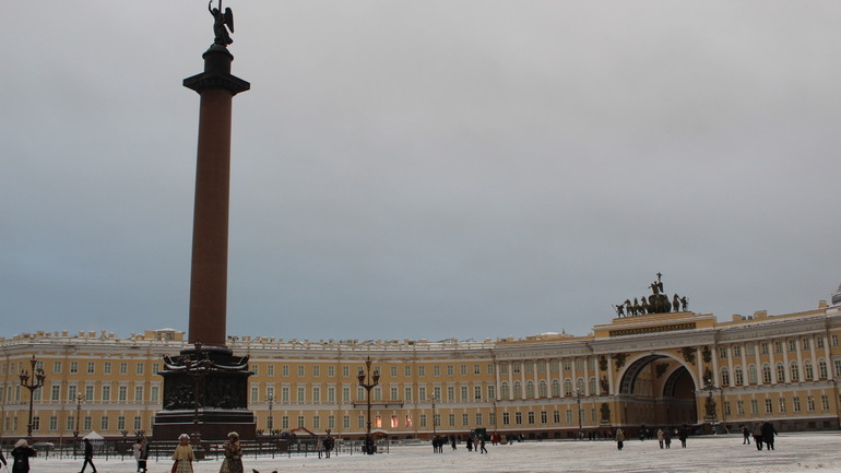 Световое шоу раскрасит Дворцовую площадь Петербурга яркими красками 9 декабря