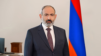 В Царском Селе Пашинян и Алиев пожали руки на экскурсии