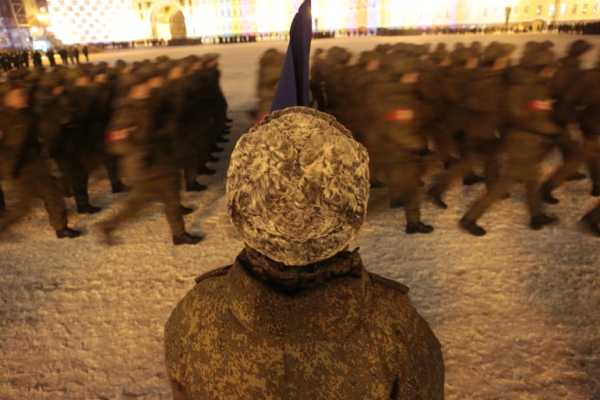 В России хотят нарастить численность контрактников в армии до 745 тысяч человек